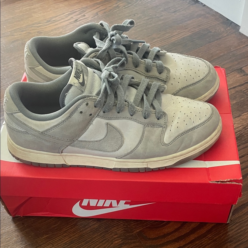 Nike Men's Light Gray Sneakers